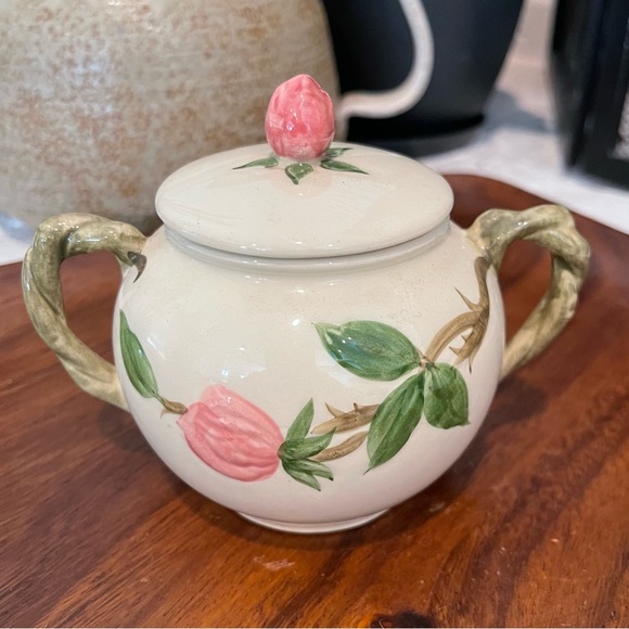 Vintage Franciscan Desert Rose sugar bowl with lid pink and cream and green - Picture 9 of 10